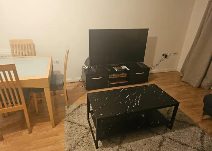 Big Double Room With Bathroom In 2 Bedroom Flat Kitchen Is Shared