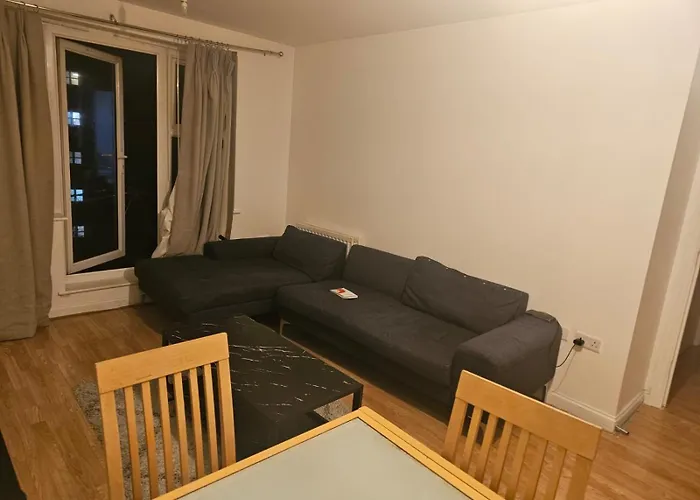 Big Double Room With Bathroom In 2 Bedroom Flat Kitchen Is Shared