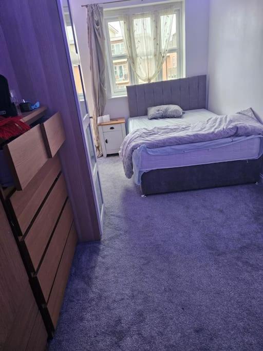 Big Double With Bathroom In 2 Bedroom Flat Kitchen Is Shared Apartment *