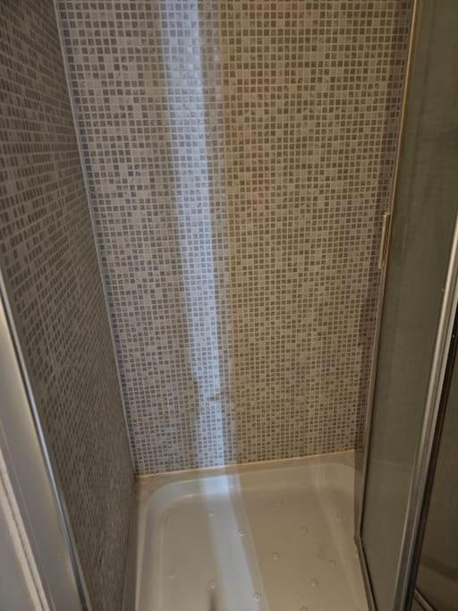 Apartment Big Double With Bathroom In 2 Bedroom Flat Kitchen Is Shared Harrow on the Hill