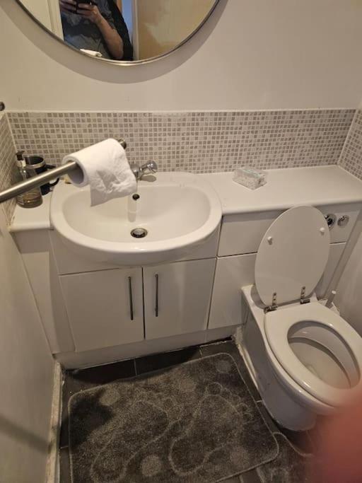 Big Double With Bathroom In 2 Bedroom Flat Kitchen Is Shared * Harrow on the Hill
