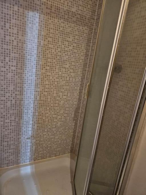 Big Double With Bathroom In 2 Bedroom Flat Kitchen Is Shared Apartment Harrow on the Hill