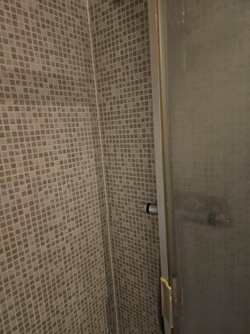 Big Double With Bathroom In 2 Bedroom Flat Kitchen Is Shared