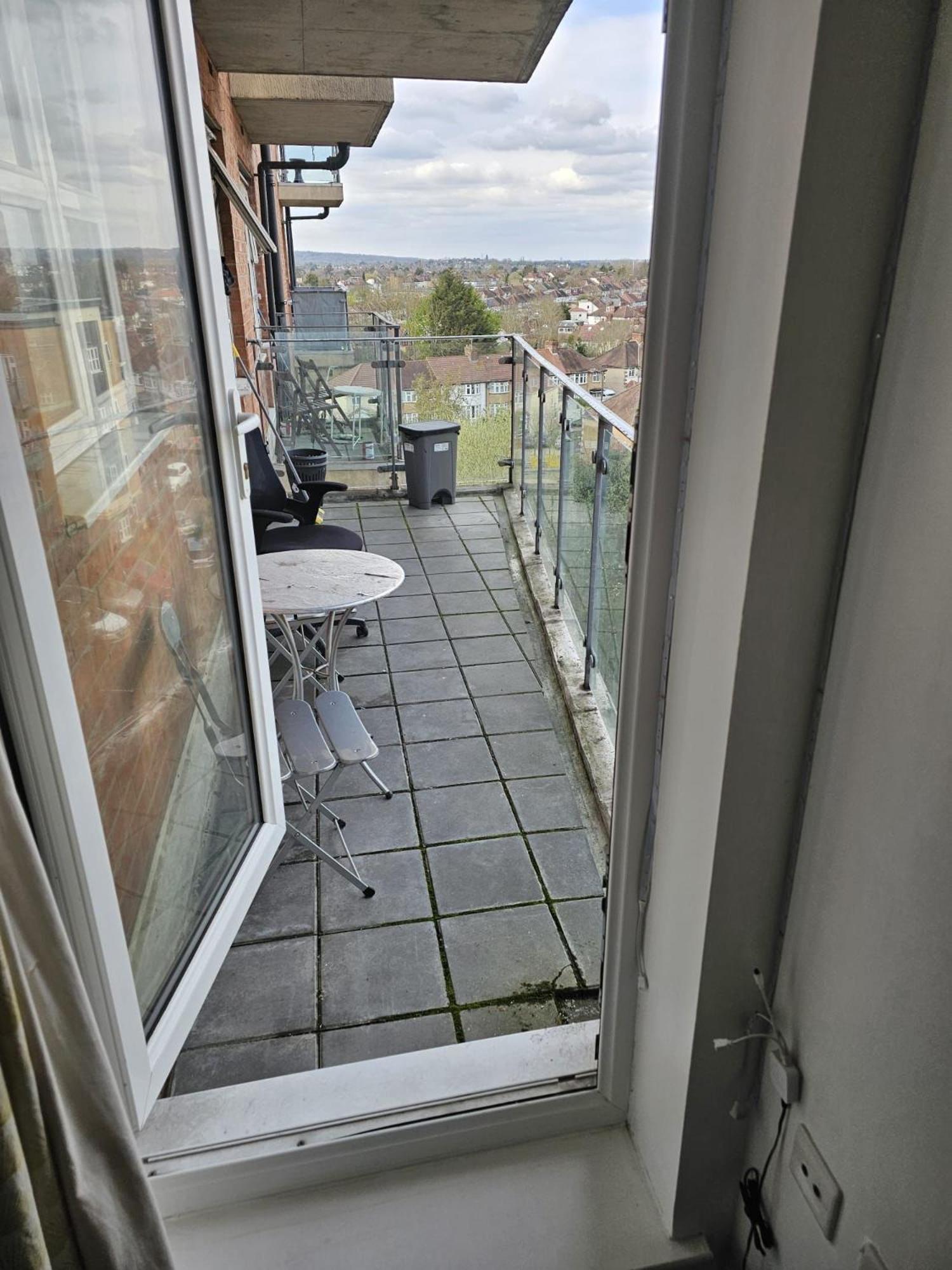 Apartment Big Double With Bathroom In 2 Bedroom Flat Kitchen Is Shared Harrow on the Hill
