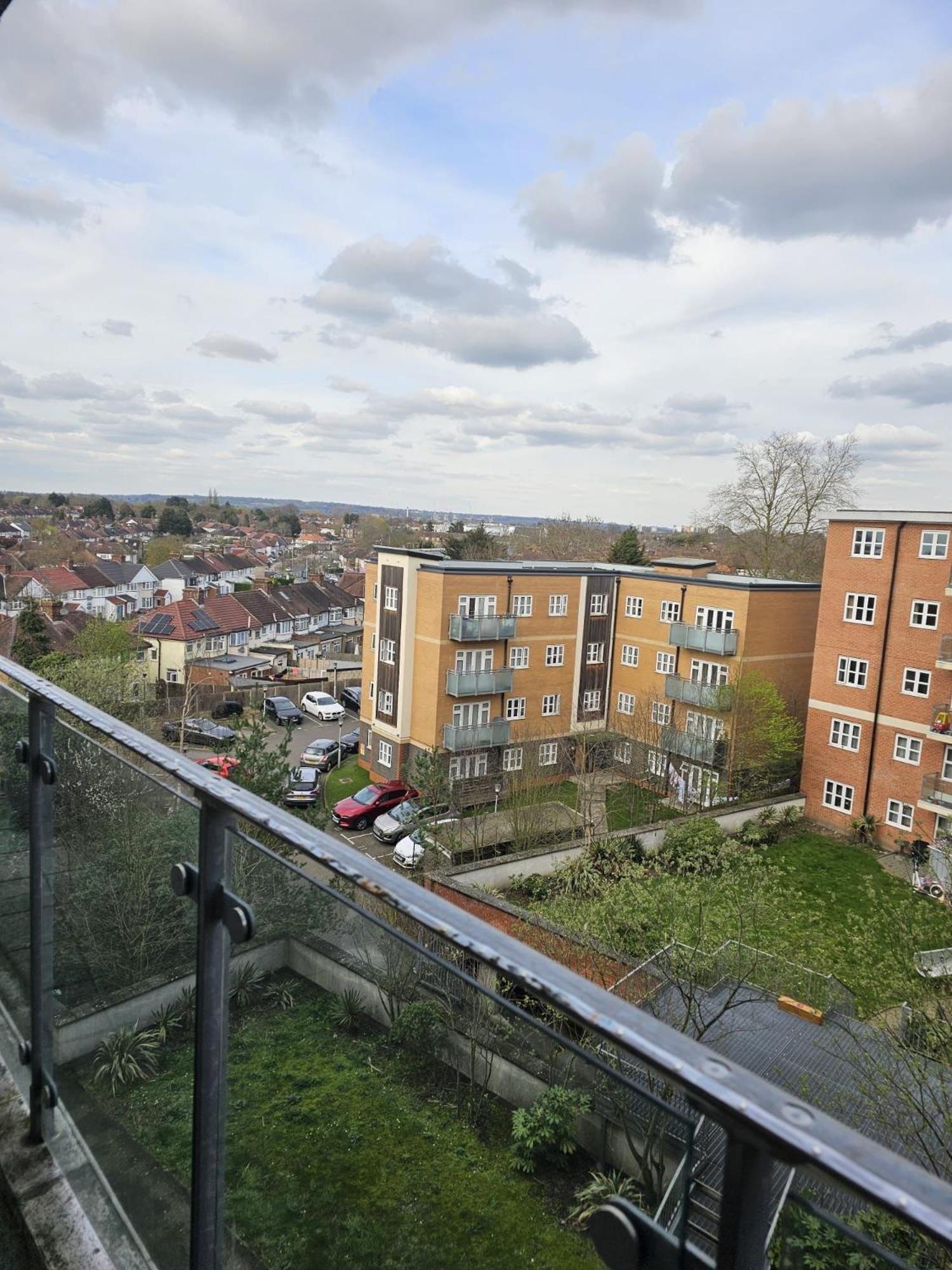 Big Double With Bathroom In 2 Bedroom Flat Kitchen Is Shared Apartment