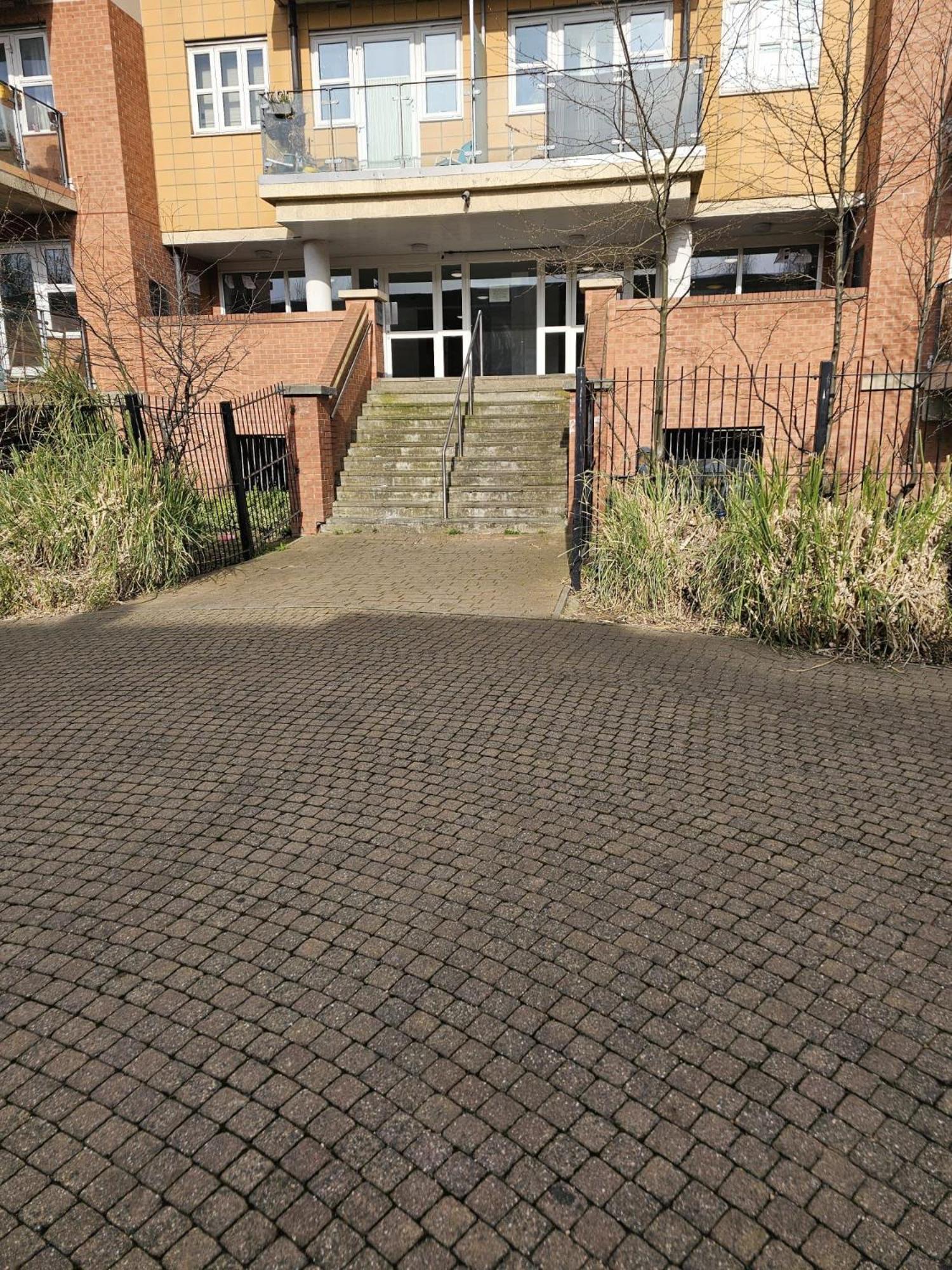Big Double With Bathroom In 2 Bedroom Flat Kitchen Is Shared Apartment