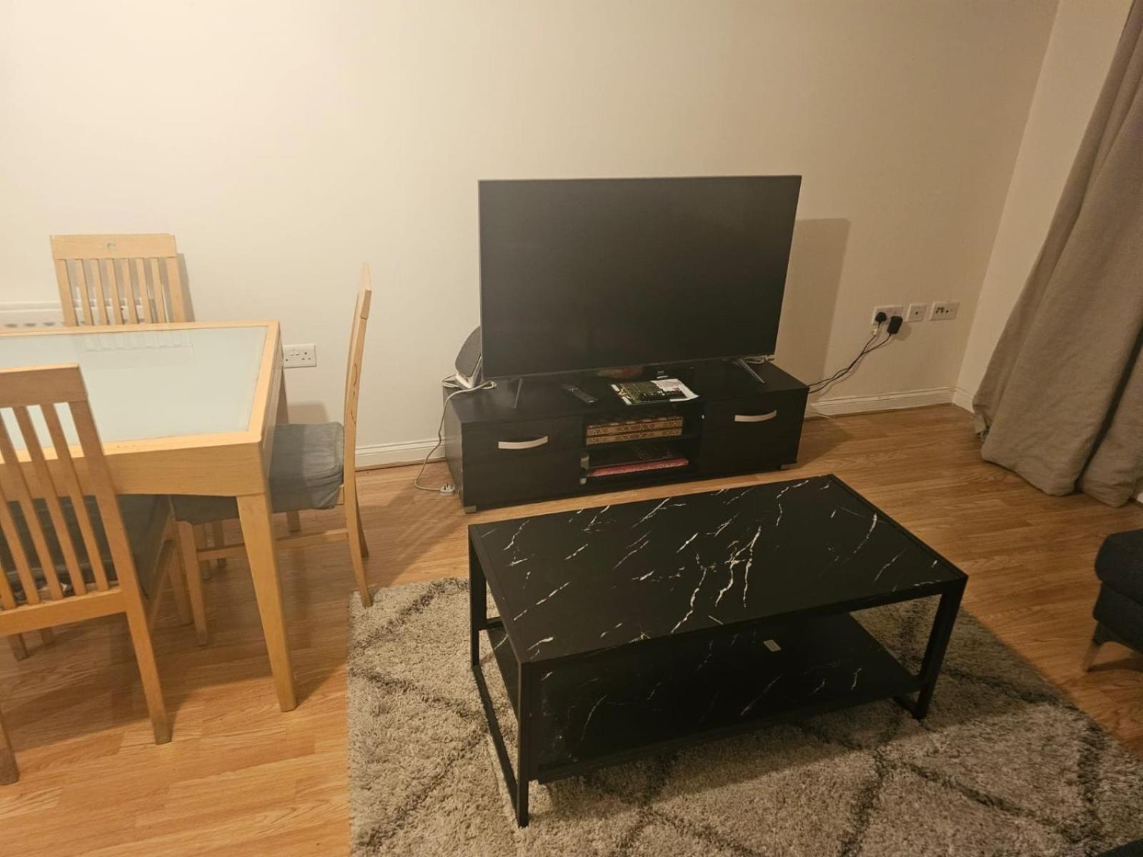 Apartment Big Double With Bathroom In 2 Bedroom Flat Kitchen Is Shared Harrow on the Hill