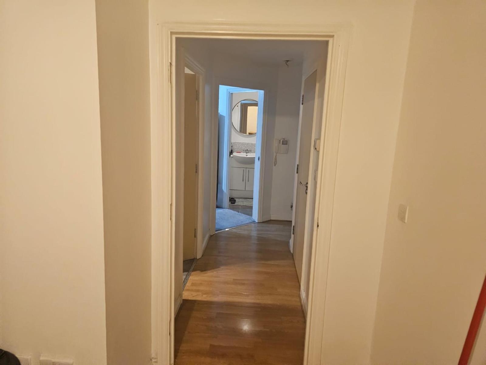 Apartment Big Double With Bathroom In 2 Bedroom Flat Kitchen Is Shared