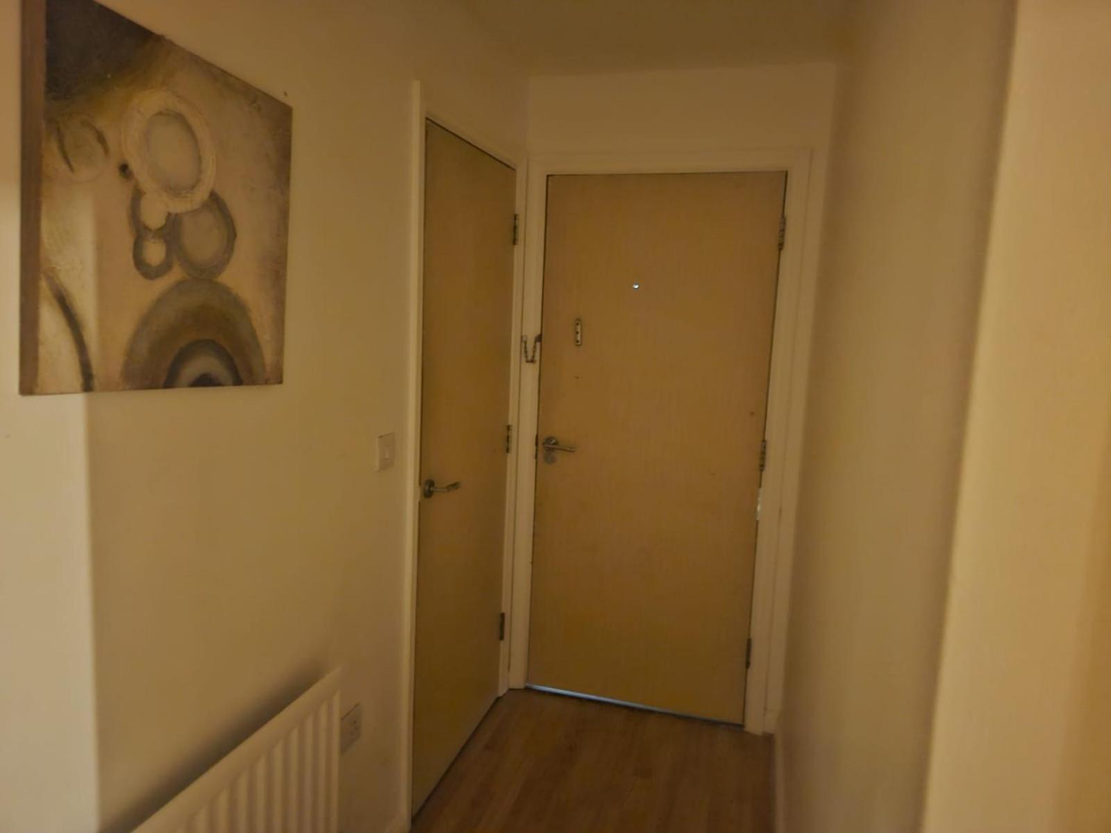 Big Double With Bathroom In 2 Bedroom Flat Kitchen Is Shared Apartment *