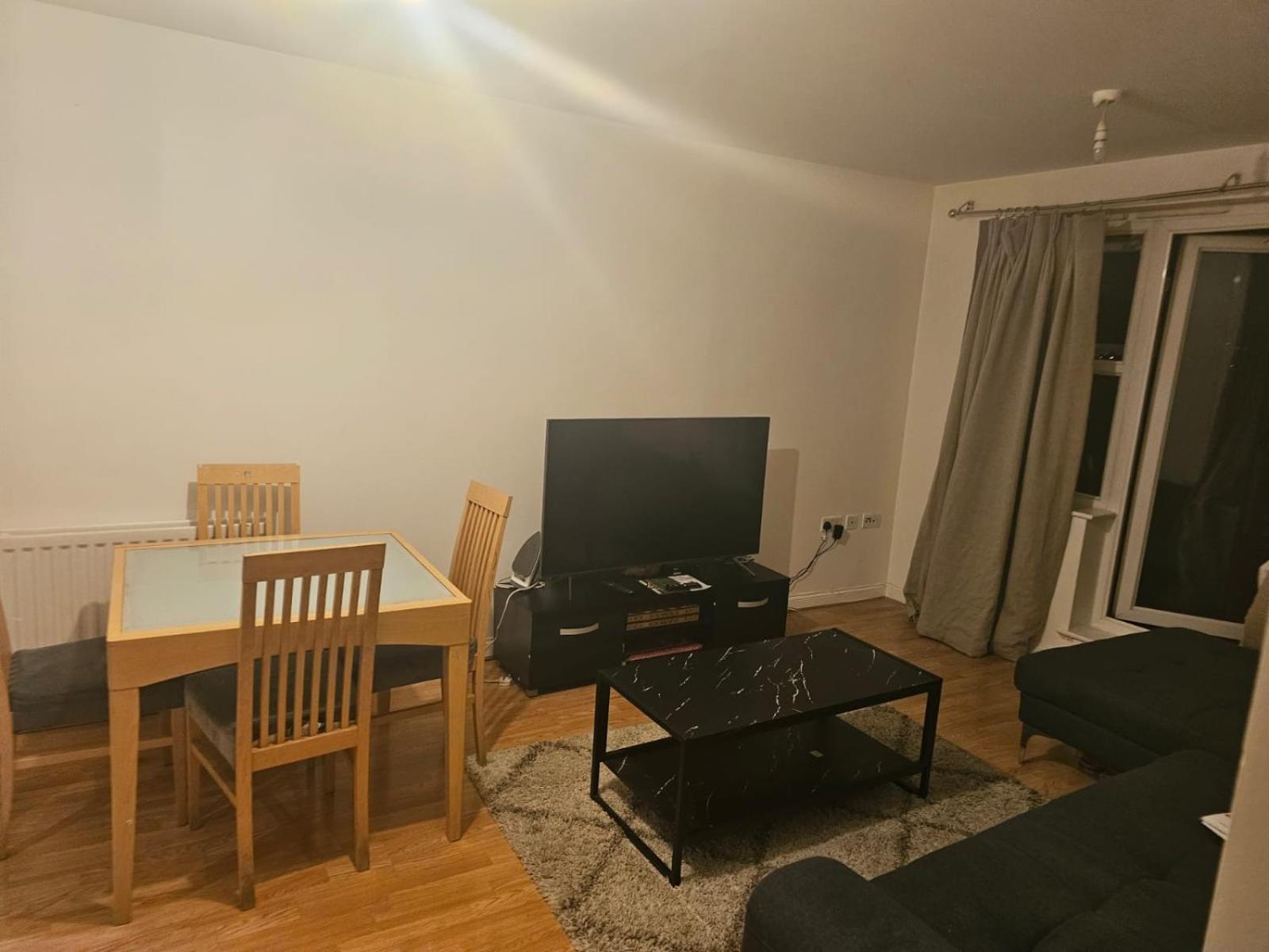 Big Double With Bathroom In 2 Bedroom Flat Kitchen Is Shared Apartment Harrow on the Hill